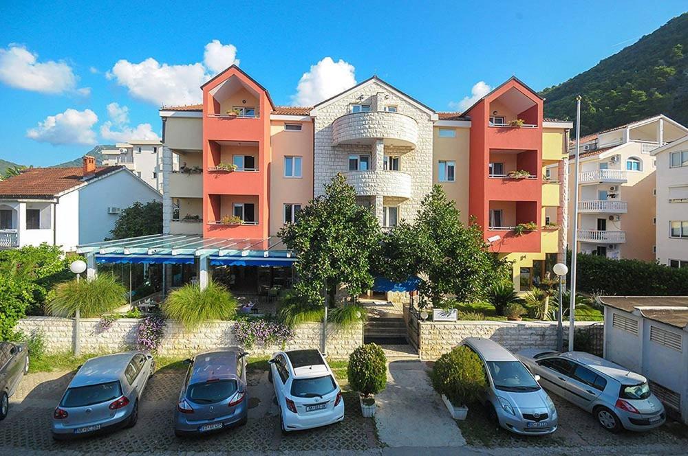 בודווה Hotel Aquamarin מראה חיצוני תמונה